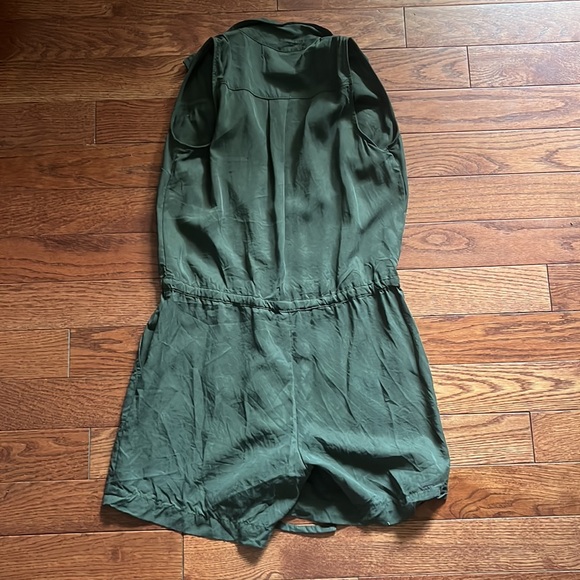Green button up tie romper - Picture 2 of 2